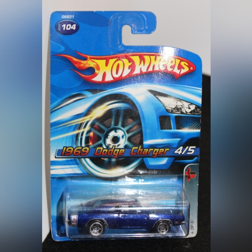 Hot Wheels Muscle Mania 1969 Dodge Charger, Blue, 1:64